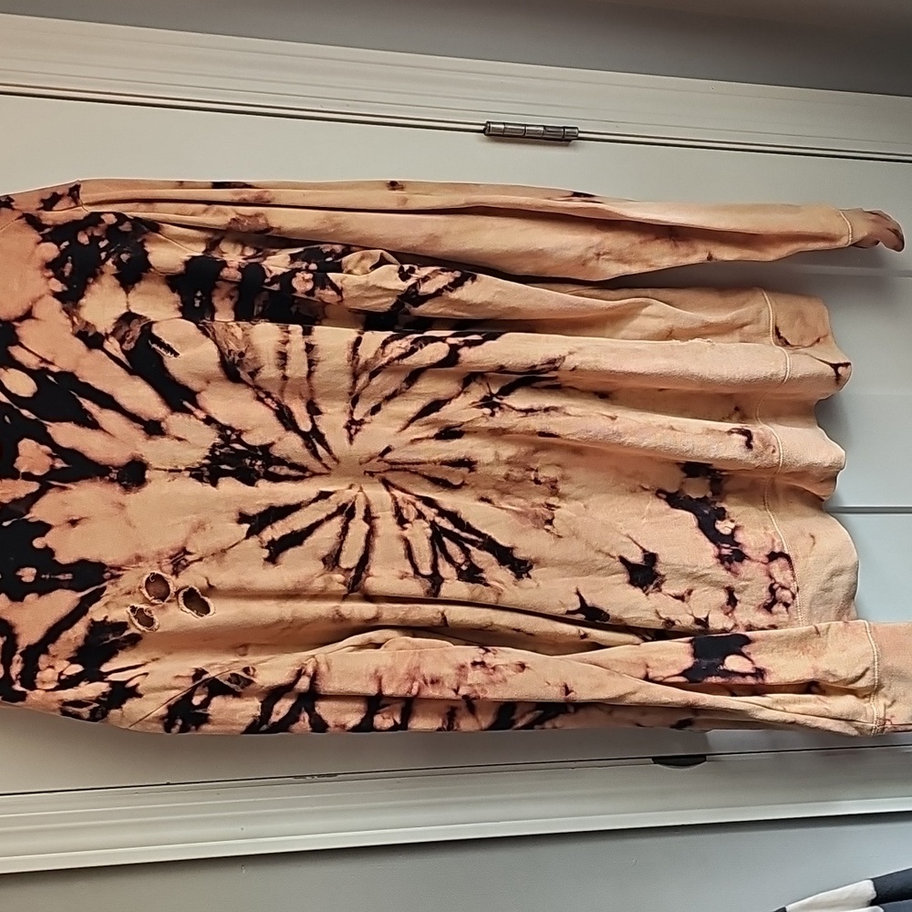 Gilded Intent Womens Xlg distressed tie dye sweatshirt. Super pretty & oversized